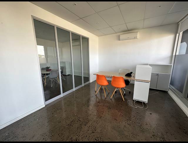 920M² OFFICE TO LET IN PAARDEN EILAND